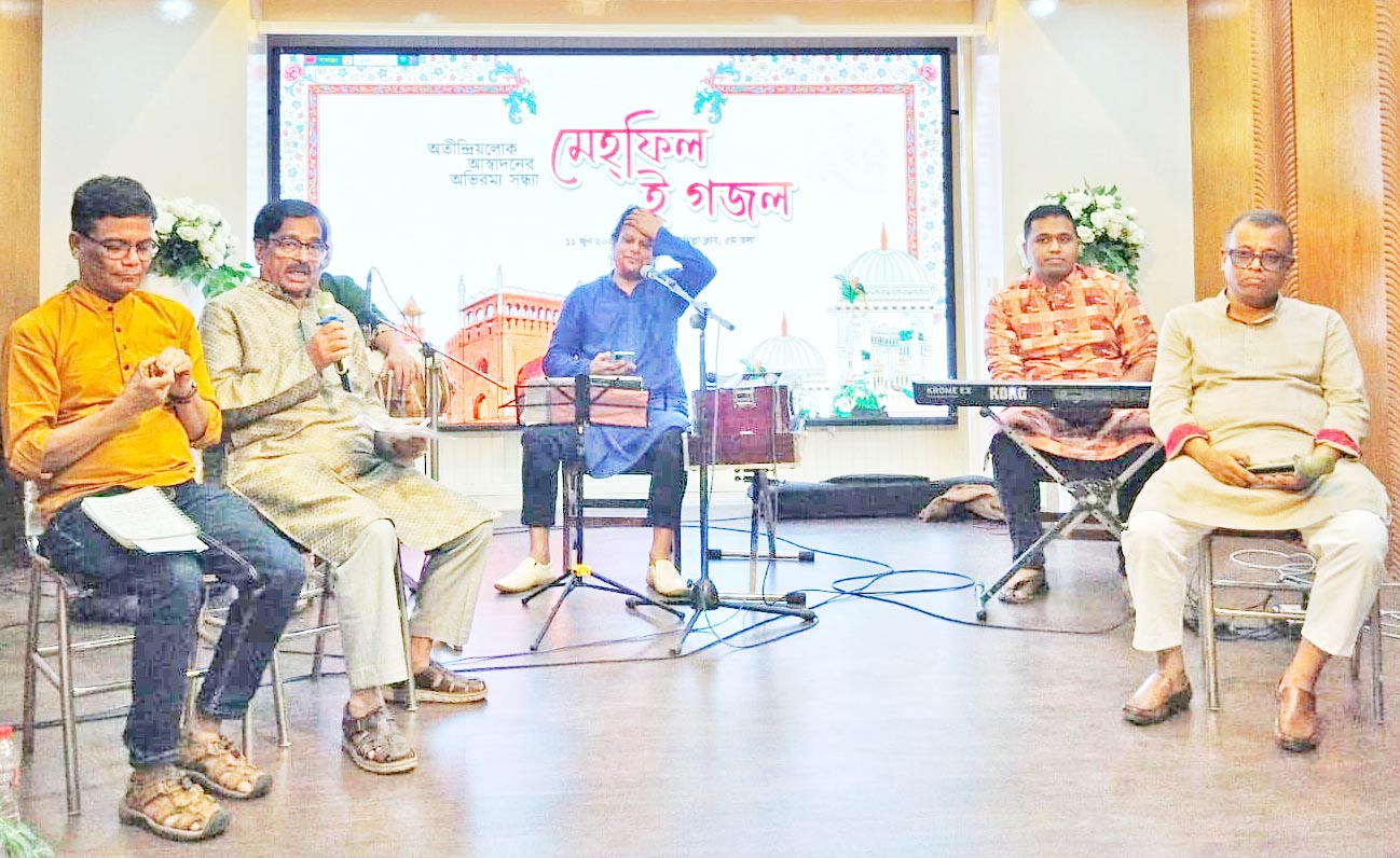মেহফিল ই গজলে মুগ্ধ শ্রোতারা