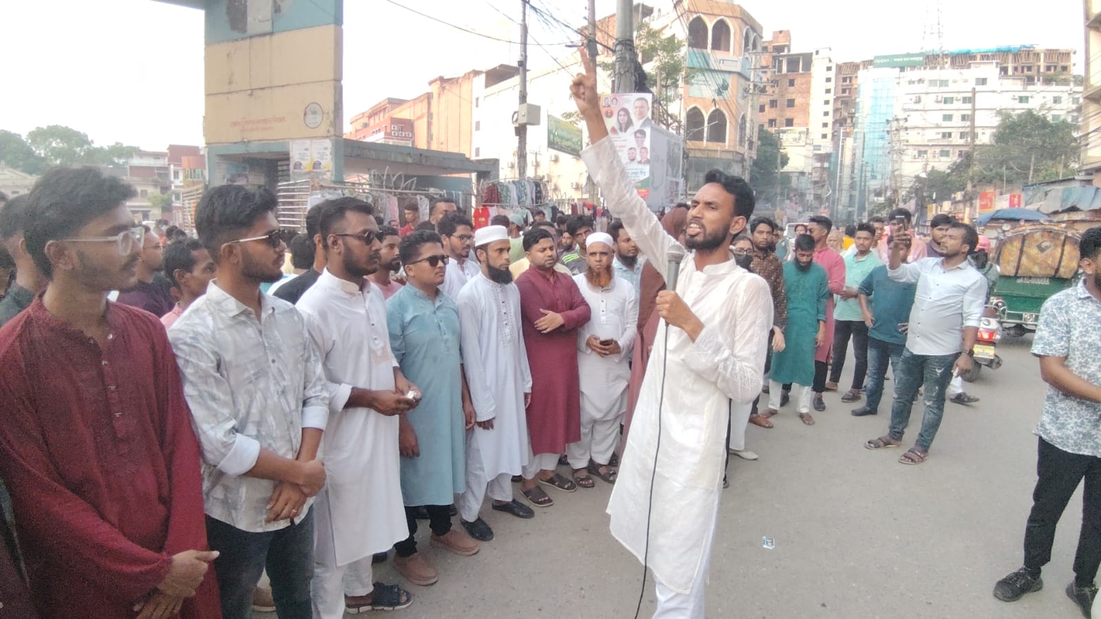 জুলাই সমাবেশ থেকে কেন্দ্রীয় সমন্বয়ক নাজমুল হাসান ও ত্যাগীদের বাদ দেওয়ায় বিক্ষোভ