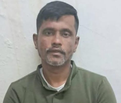 বাবার নাম পরিবর্তন করেও রেহায় পেল না ডালিম