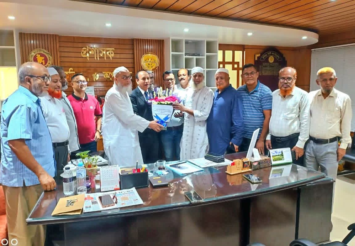 কুসিক প্রশাসককে ফুলেল শুভেচ্ছা জানাল বরুড়া সমিতি