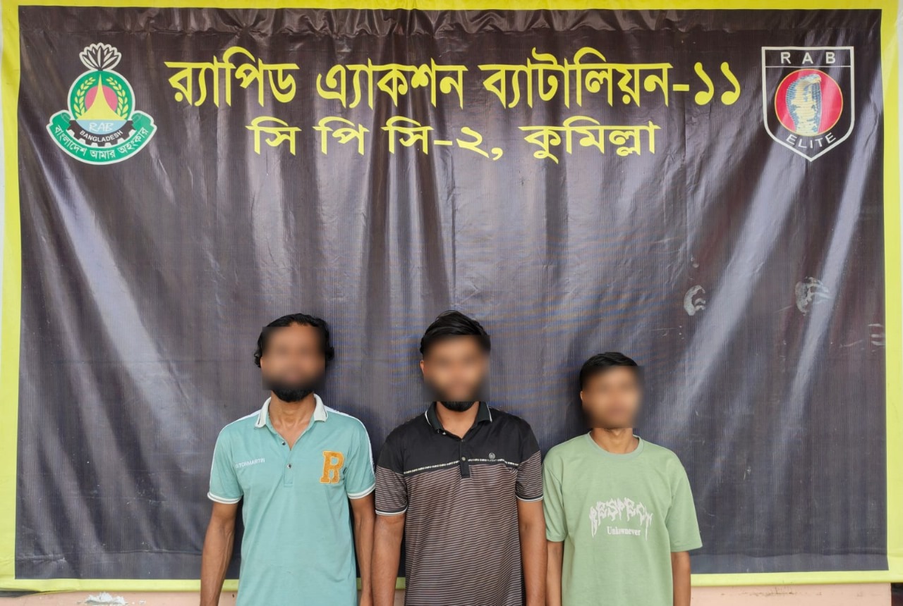 কুমিল্লায় চোর সন্দেহে যুবককে আটকে কুকুর লেলিয়ে নির্যাতন, গ্রেপ্তার ৩