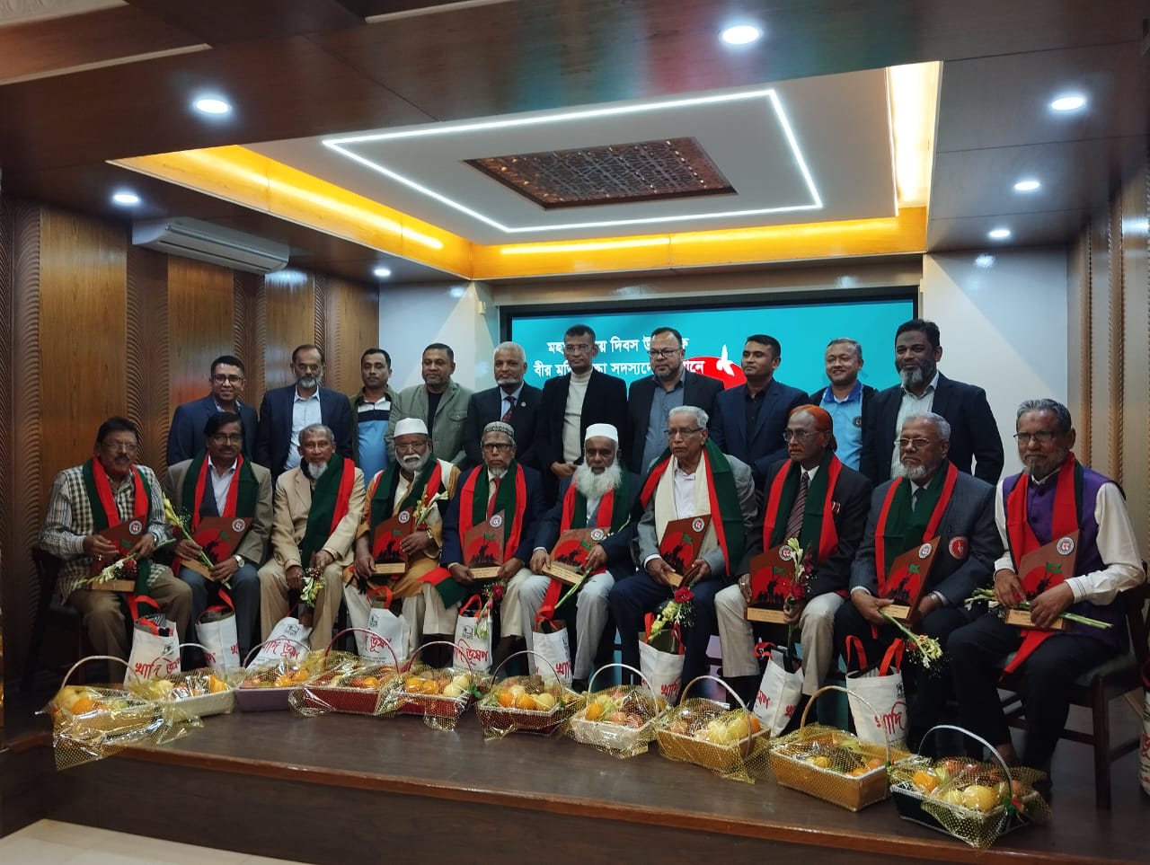 মুক্তিযোদ্ধাদের সংবর্ধনা দিয়েছে কুমিল্লা ক্লাব