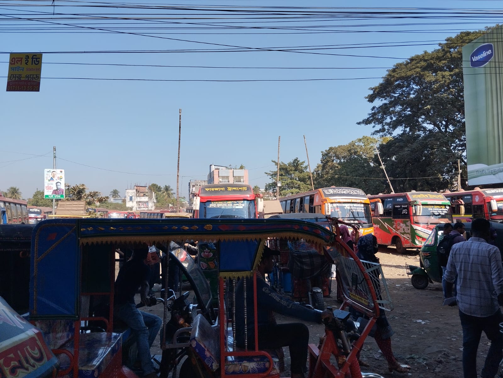 কুমিল্লায় বাস ধর্মঘট,যাত্রীদের ভোগান্তি