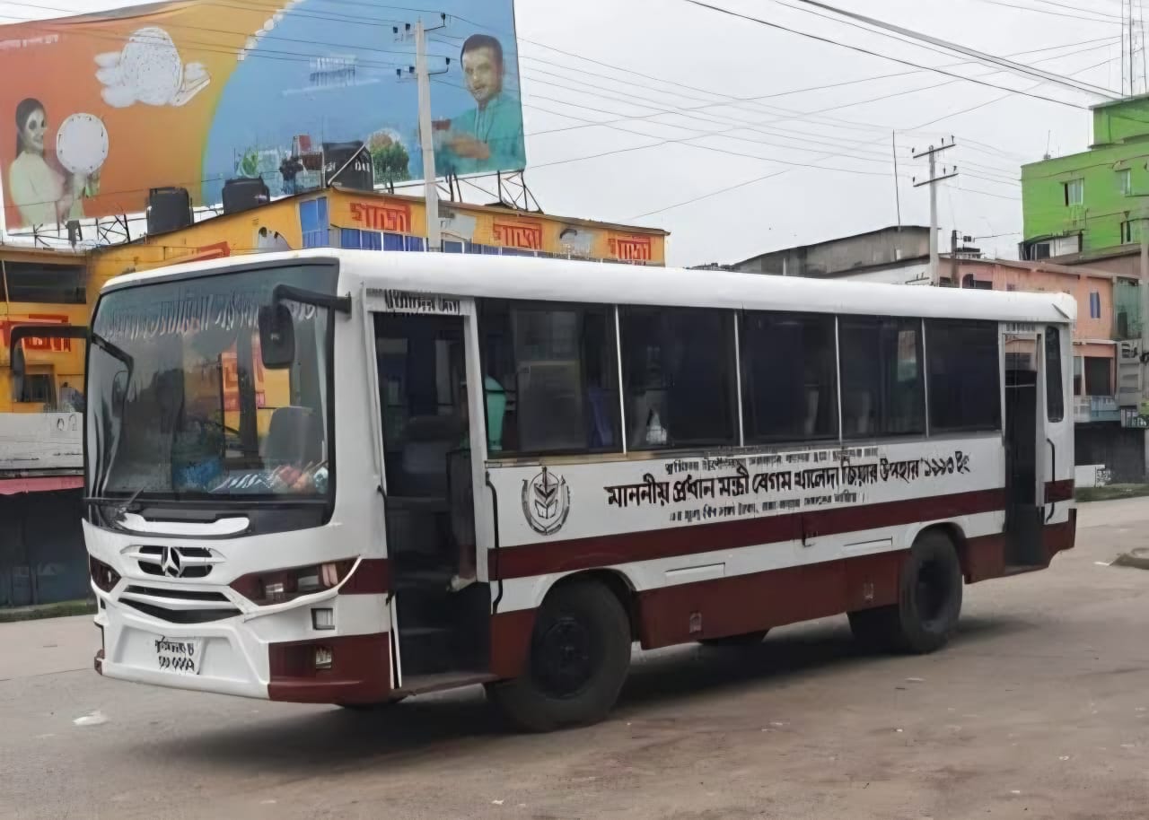 ভিক্টোরিয়া কলেজের ১২৬ বছরের ইতিহাসে একমাত্র বাসটি উপহার দিয়েছিলেন বেগম খালেদা জিয়া