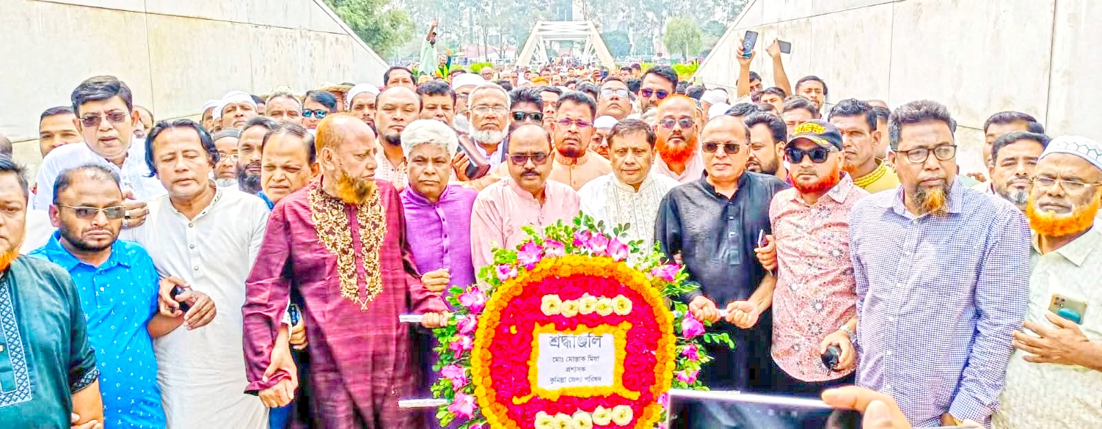 জিয়ার মাজার ও খালেদা জিয়ার কবরে পুষ্পস্তবক অর্পণ  কুমিল্লা জেলা পরিষদের প্রশাসকের