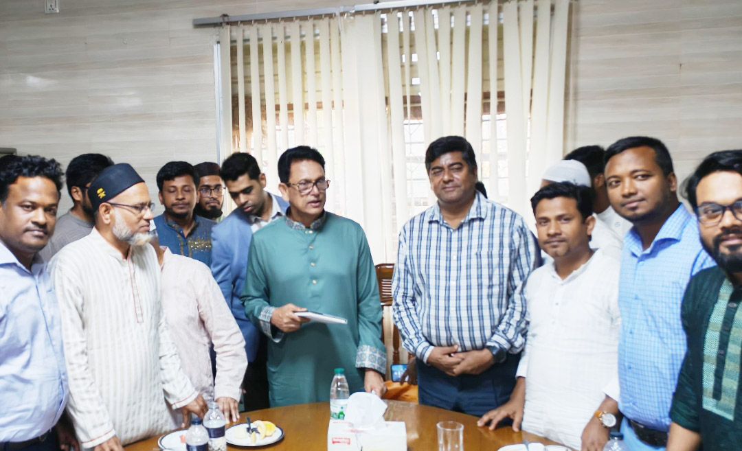 শিক্ষামন্ত্রীকে কুমিল্লা বিশ্ববিদ্যালয় পরিস্থিতি জানাল শিক্ষক সমিতি, ইউট্যাব ও ছাত্রদল