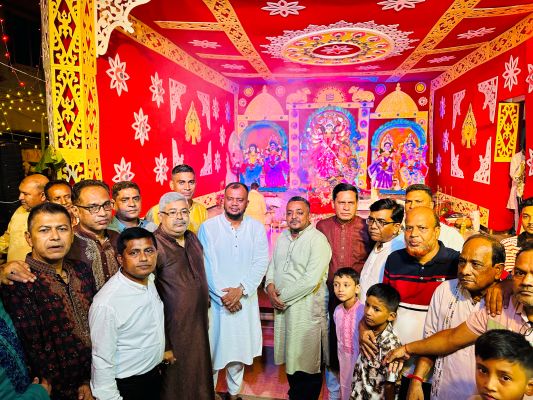কুমিল্লায় শারদীয় দুর্গাপূজার বিভিন্ন মণ্ডপ পরিদর্শন করলেন বিএনপি নেতারা