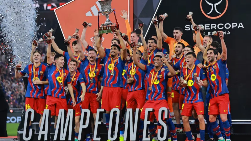 রিয়ালকে হারিয়ে সুপার কাপ শিরোপা ঘরে তুলল বার্সেলোনা