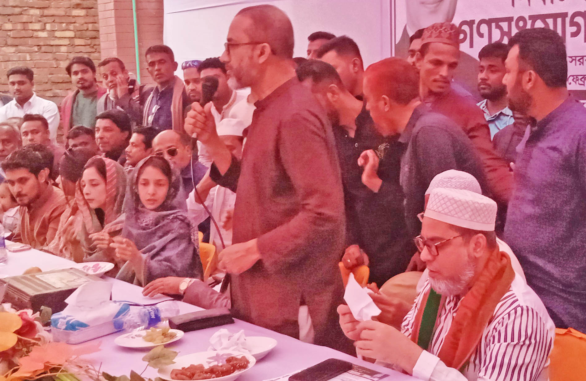 বাবার জন্য ভোট চাইলেন জসিম উদ্দিনের  দুই মেয়ে তোয়া ও তাহা