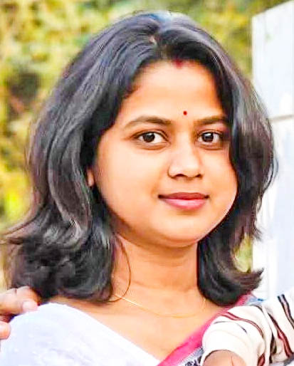 কাস্টমসেই চাকরি চান উর্মি হীরা
