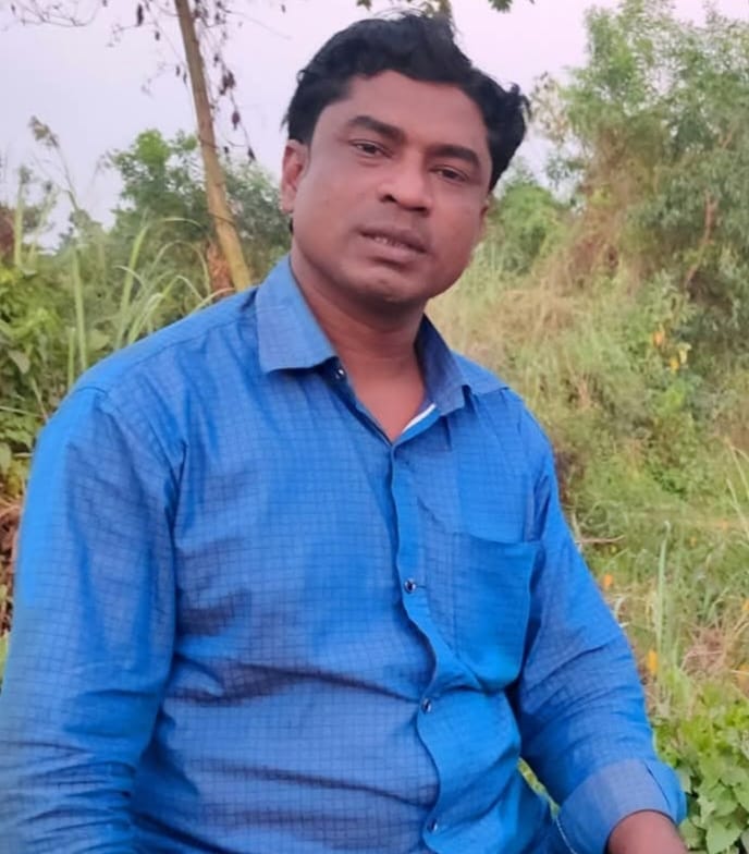 লুকিয়ে স্ত্রী-সন্তানকে দেখতে আসা ইউপি সদস্যকে কুপিয়ে হত্যা