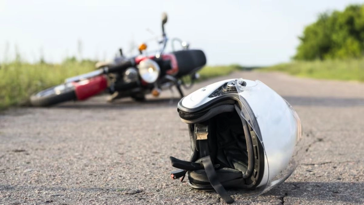 মোটরসাইকেলের চাকায় স্ত্রীর বোরকা পেঁচিয়ে স্বামীর মৃত্যু