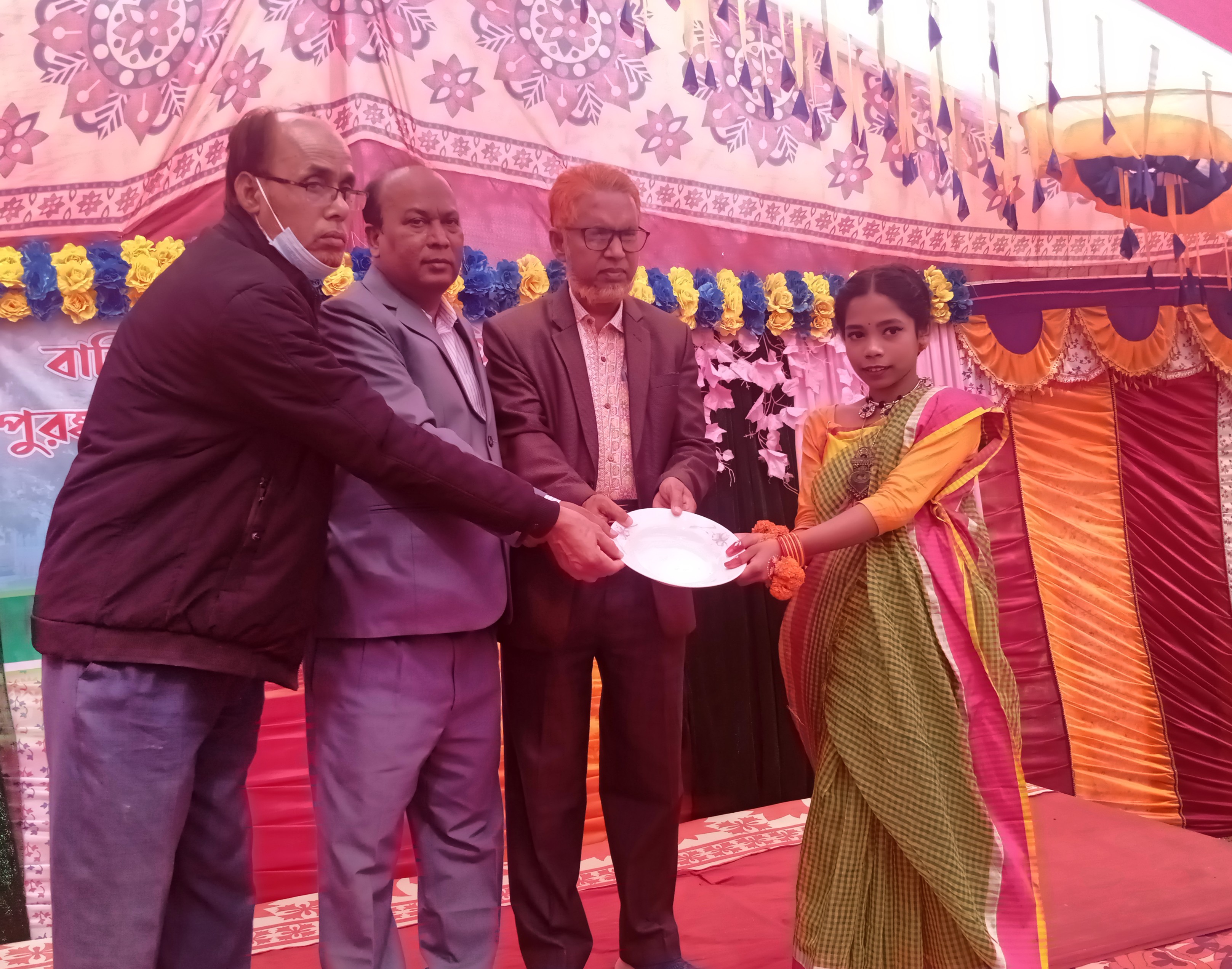 মহিষমারা উচ্চবিদ্যালয়ে বার্ষিক ক্রীড়া প্রতিযোগিতার পুরস্কার বিতরণ