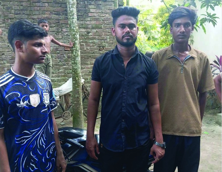 বুড়িচংয়ে ৩ ভুয়া ডিবি পুলিশ গ্রেপ্তার