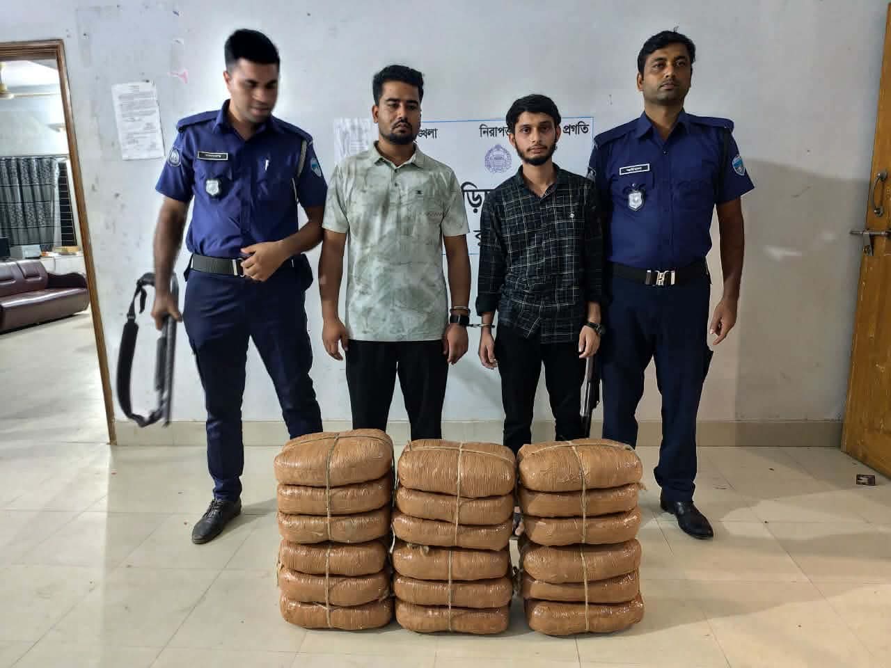 বুড়িচংয়ে ভারতীয় মাদককারবারিসহ গ্রেপ্তার ২