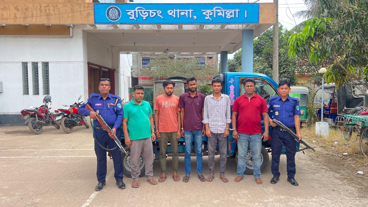 বুড়িচংয়ে ড্রামে ভর্তি ডিজেল পাচার, পাঁচ ব্যক্তি গ্রেপ্তার