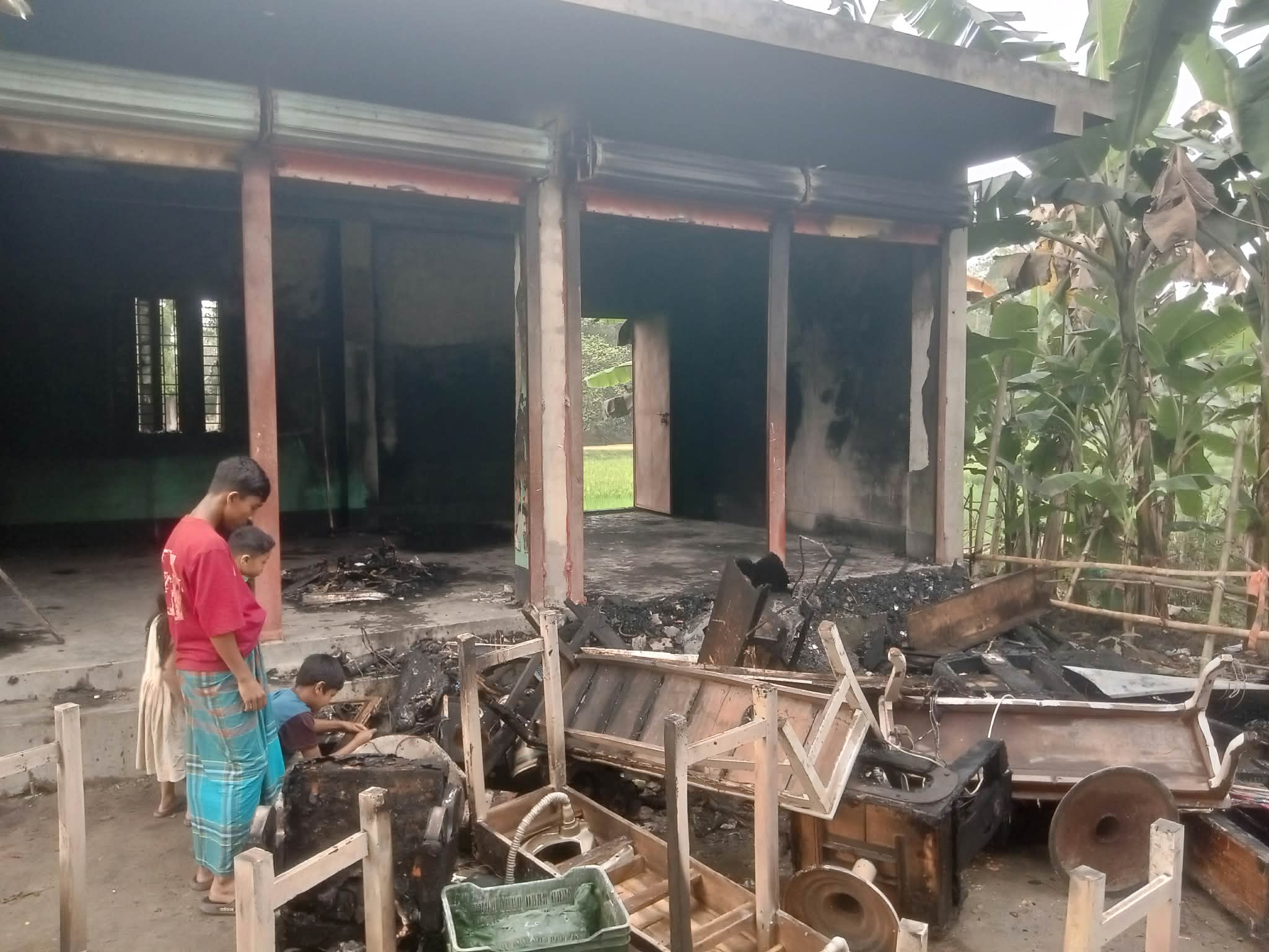 ব্রাহ্মণপাড়ায় অগ্নিকাণ্ডে দুই দোকান পুড়ে ছাই