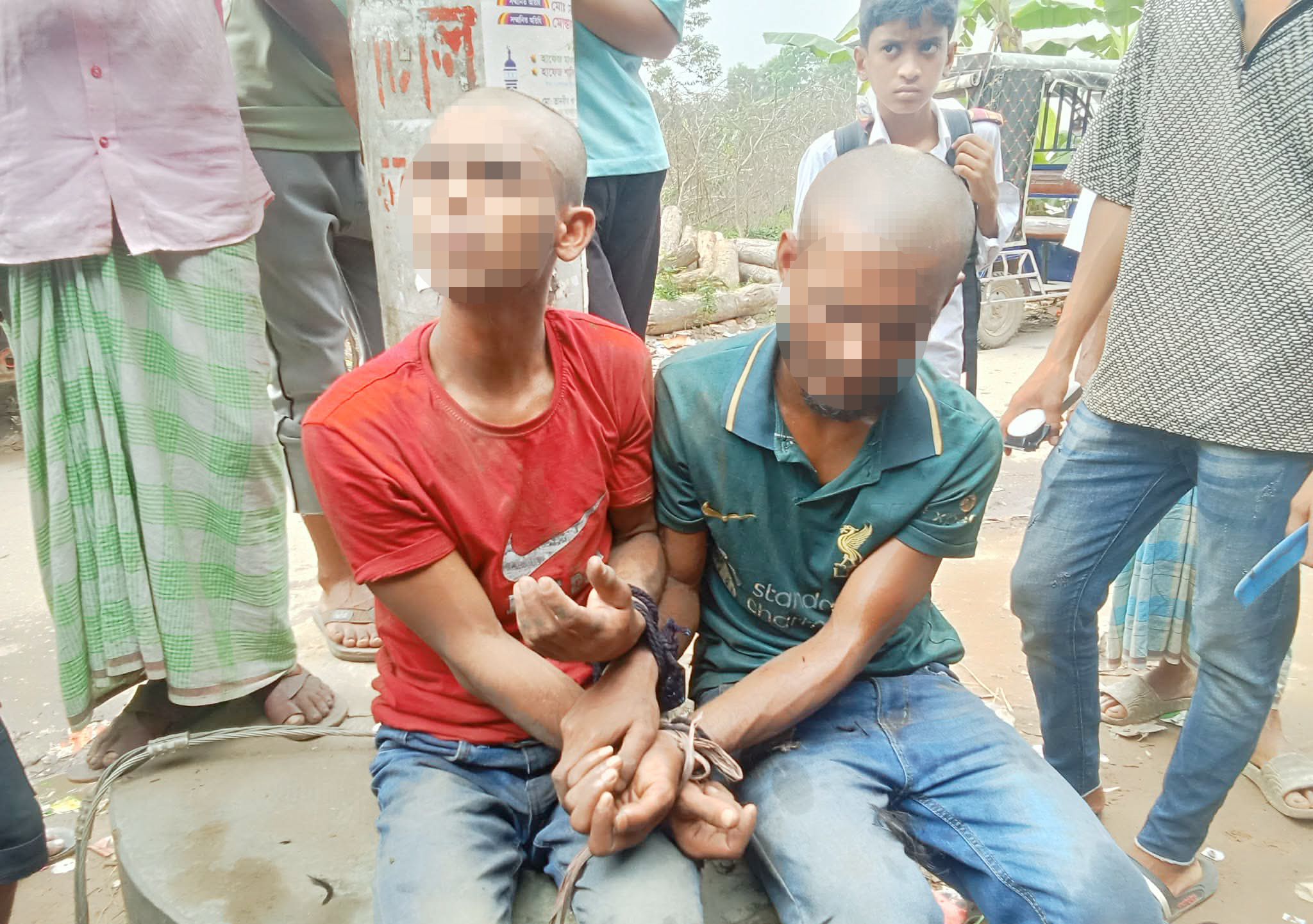 বিকাশের টাকা নিয়ে প্রতারণা, আটক ২