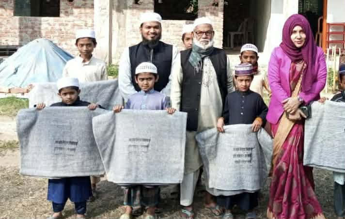 ব্রাহ্মণপাড়ায় এতিম শিক্ষার্থীদের মাঝে শীতবস্ত্র বিতরণ