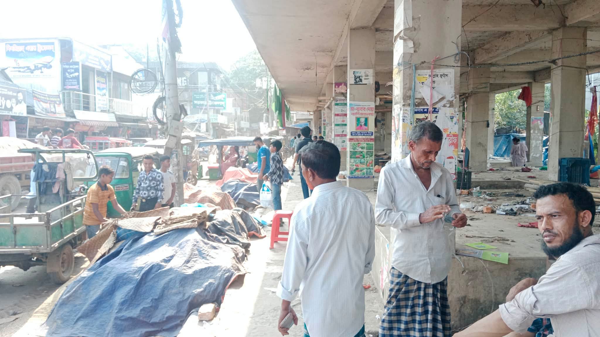 ব্রাহ্মণপাড়ায় উচ্ছেদ অভিযানে সরিয়ে দেওয়া হলো অবৈধ স্থাপনা