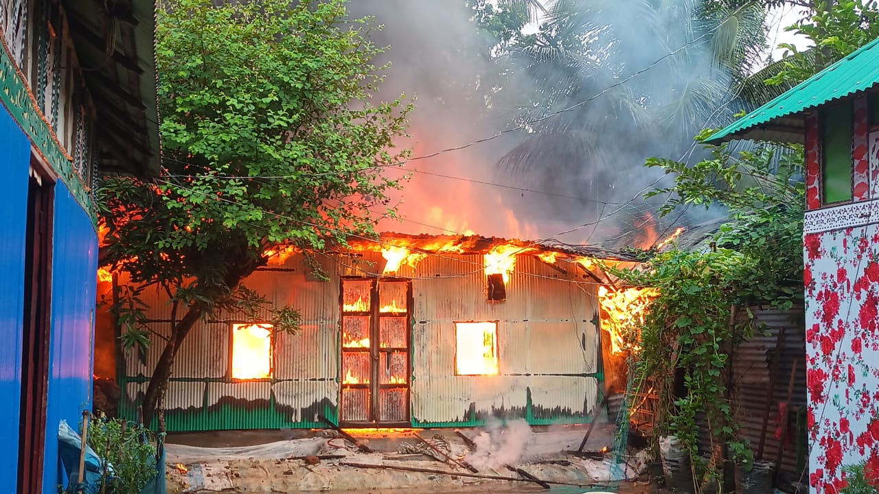বরুড়ায় অগ্নিকাণ্ডে পুড়ল বসতঘর