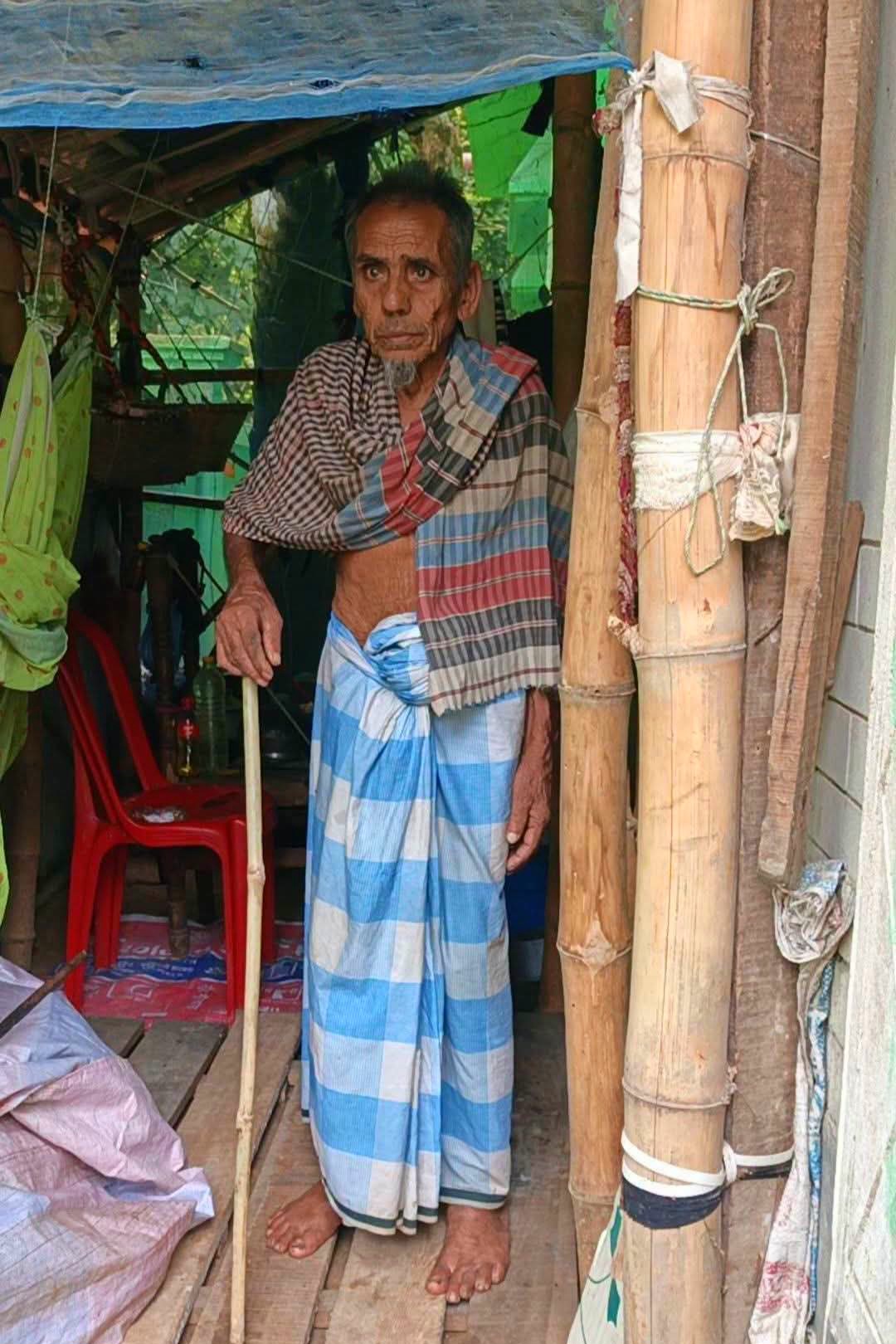 বরুড়ায় ইউএনওর হস্তক্ষেপে ঘরে ফিরল বৃদ্ধ বাবা