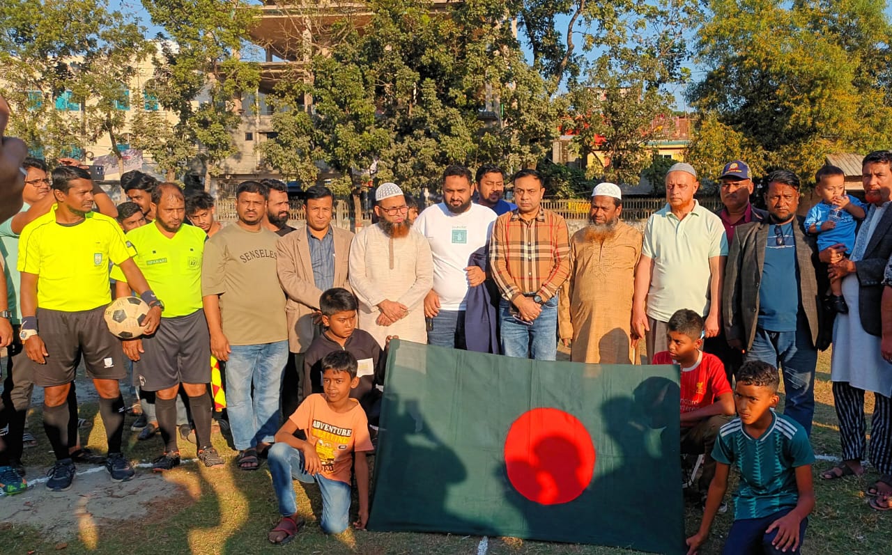 বরুড়ায় মরহুম হাজী নোয়াব আলী স্মৃতি স্মরনে ডাবল ফ্রিজ কাপ ফুটবল টুর্নামেন্ট অনুষ্ঠিত