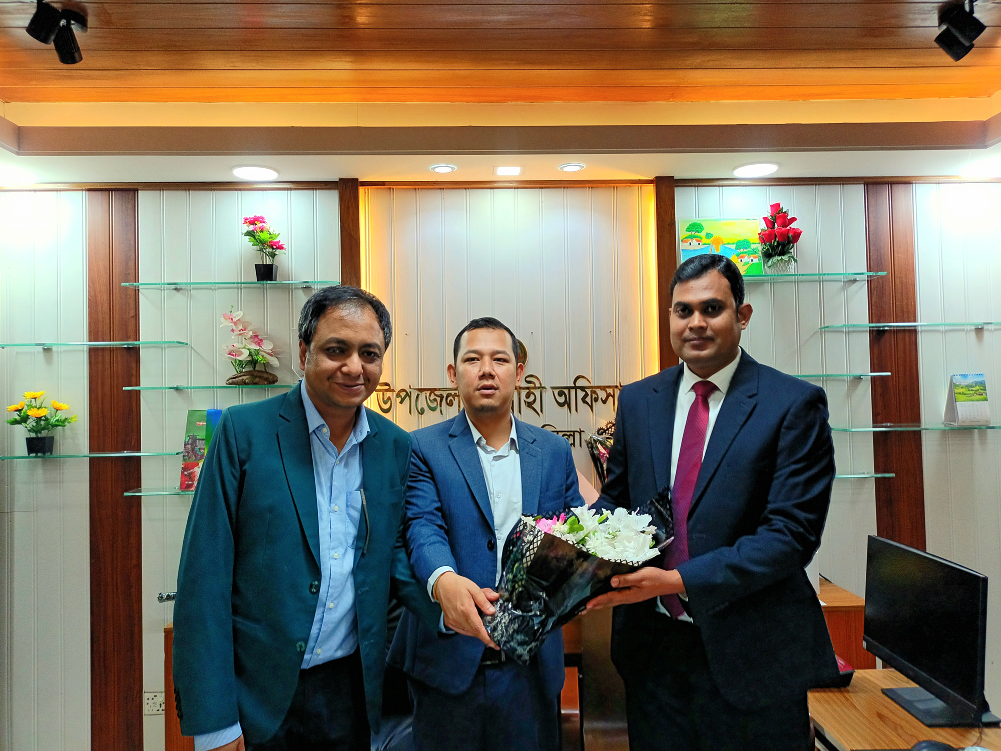 বরুড়ায় উপজেলা নির্বাহী অফিসার নু-এমং মারমা মং'র বিদায় ও নবাগত আসাদুজ্জামান রনি'র বরণ