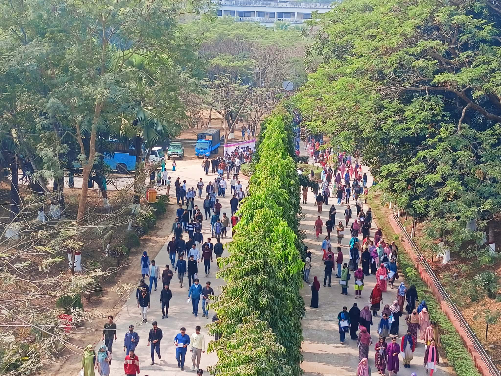 কুমিল্লা বিশ্ববিদ্যালয় ‘বি’ ইউনিটের ভর্তি পরীক্ষা অনুষ্ঠিত হয়