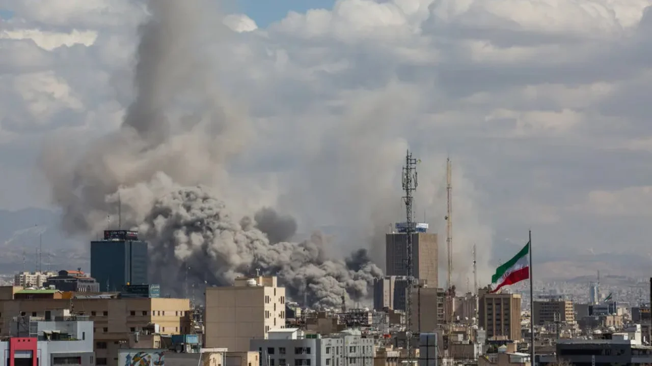 মধ্যপ্রাচ্যে সর্ববৃহৎ মার্কিন ঘাঁটিতে ইরানের ভয়াবহ হামলা