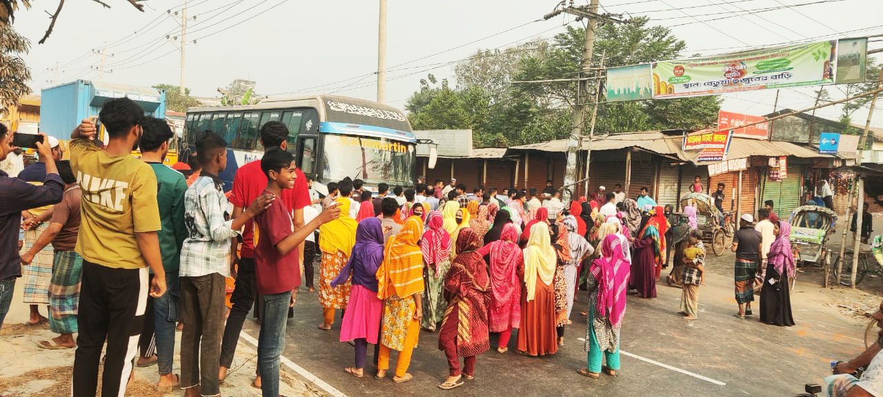 বেতন-ভাতার দাবিতে ঢাকা-চট্টগ্রাম মহাসড়ক অবরোধ, যানজট
