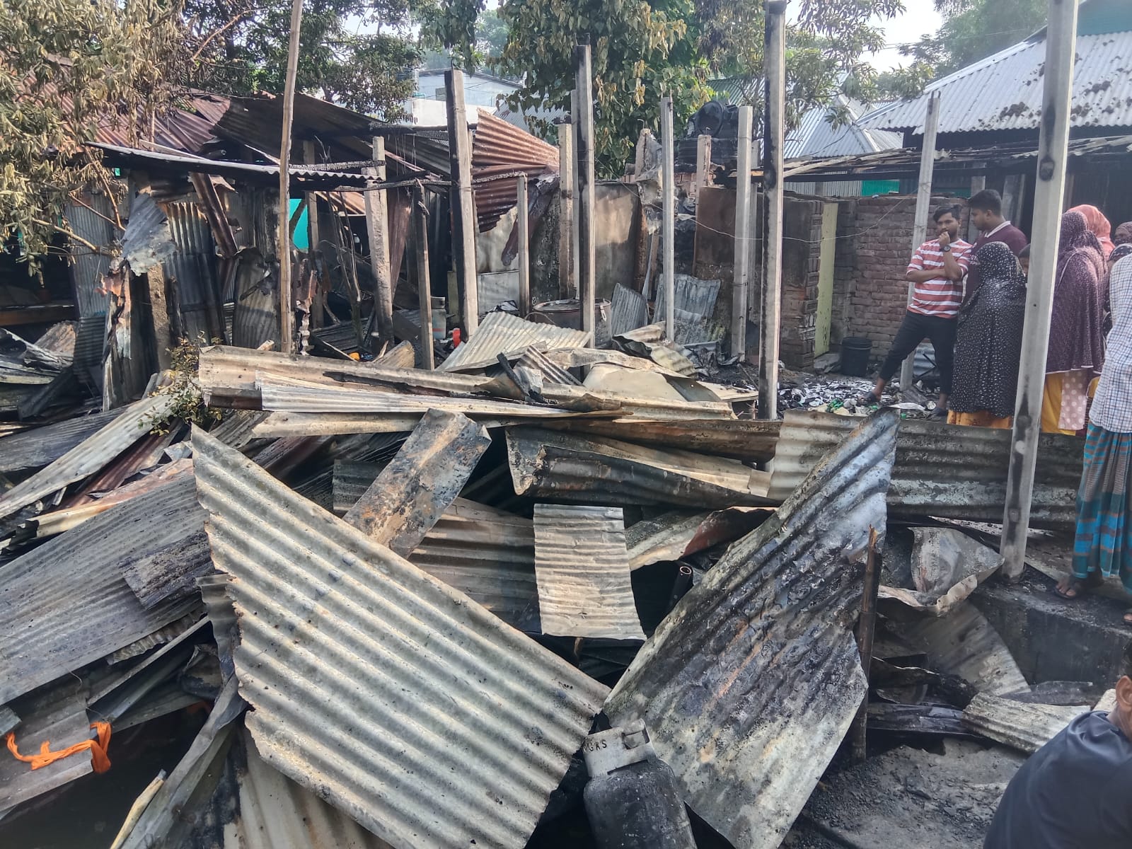 বিয়ে বাড়িতে আগুন লেগে ৫০০ লোকের খাবার নষ্ট