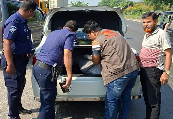 কুমিল্লার ঢাকা-চট্টগ্রাম মহাসড়কে তল্লাশি ও নজরদারি