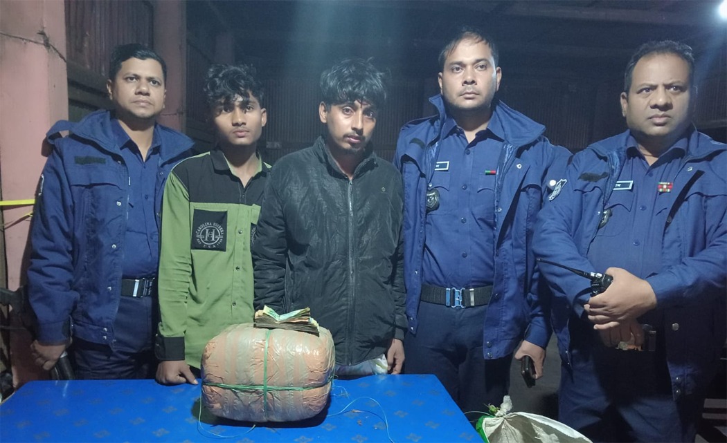 চৌদ্দগ্রামে গাঁজাসহ দুই কিশোরকে পুলিশে দিল জনতা