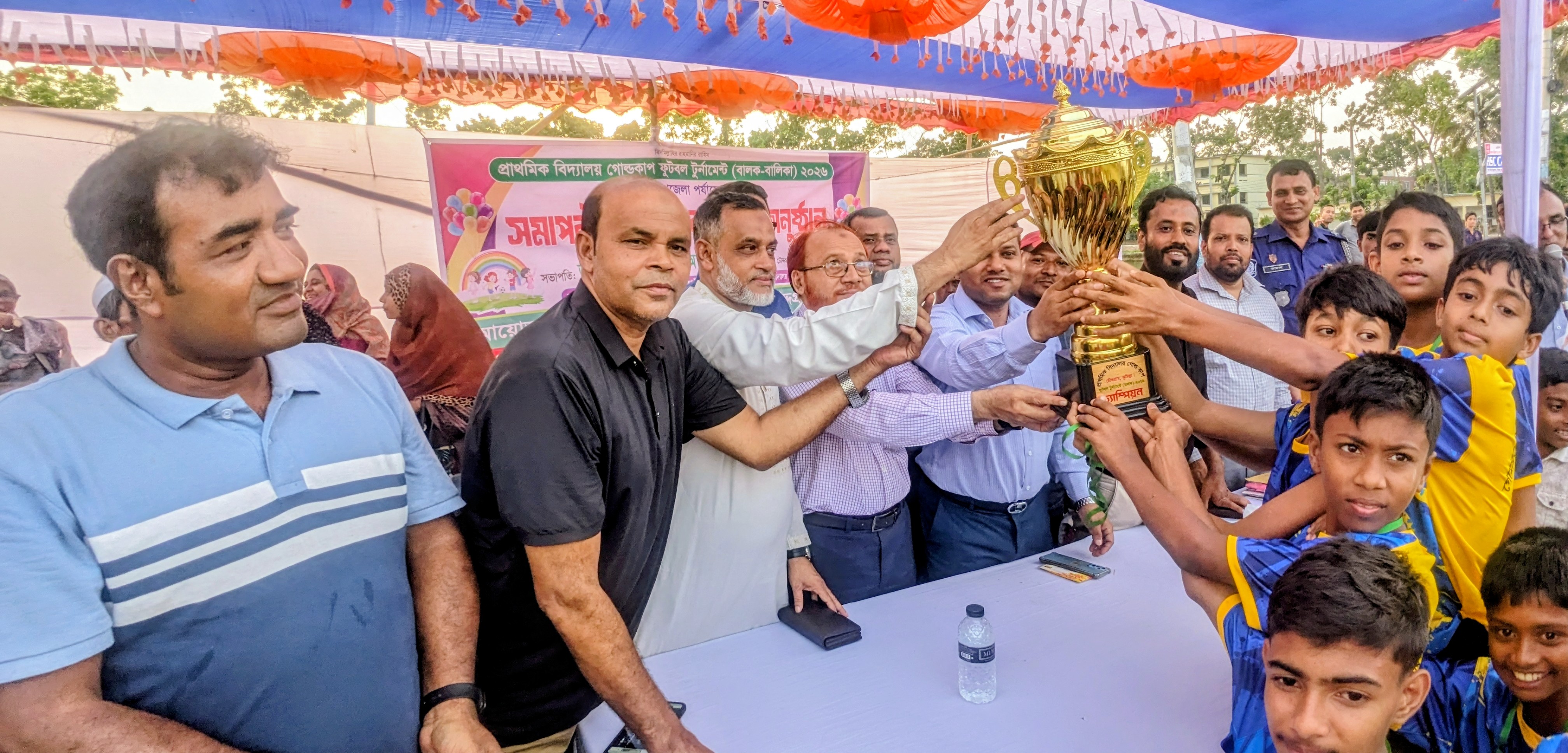 চৌদ্দগ্রামে প্রাথমিক বিদ্যালয় গোল্ডকাপ ফুটবল টুনার্মেন্টের পুরস্কার বিতরণ