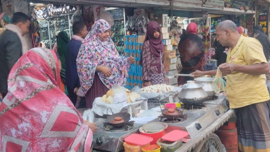 চান্দিনায় শীতকালীন পিঠা বিক্রির ধুম