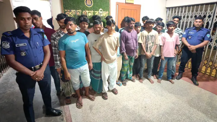 ১২ ঘণ্টায় কিশোর গ্যাংবিরোধী অভিযানে আটক ৩৫৩