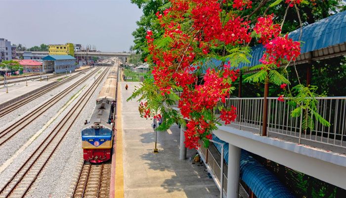 ঈদযাত্রায় ট্রেনের অগ্রিম টিকিট বিক্রি শুরু