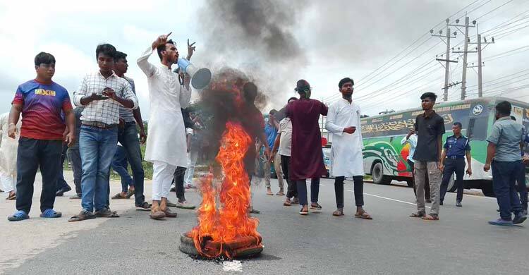 ভিপি নুরের ওপর হামলার প্রতিবাদে ঢাকা-চট্টগ্রাম মহাসড়ক অবরোধ