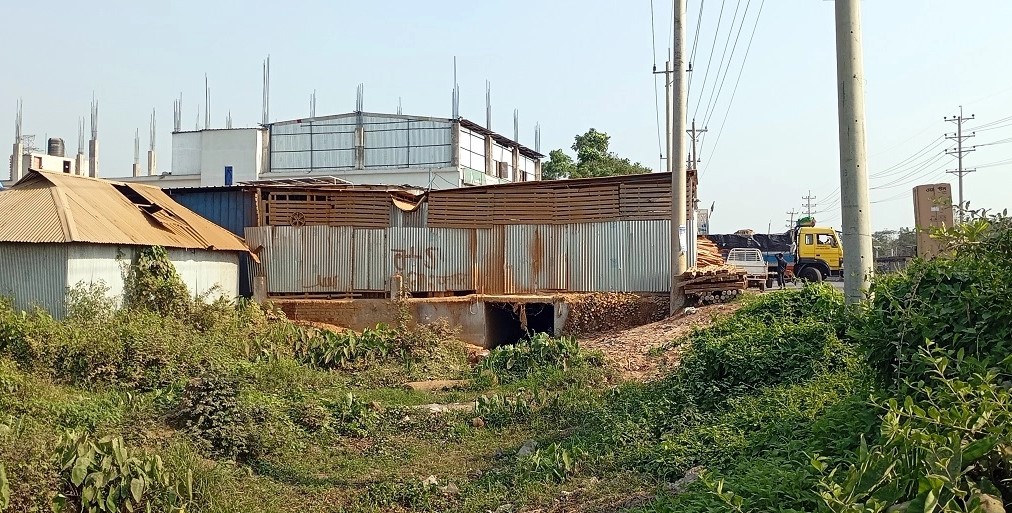 ৬০ কিলোমিটার বেরুলা খালের দুই তৃতীয়াংশ দখলে