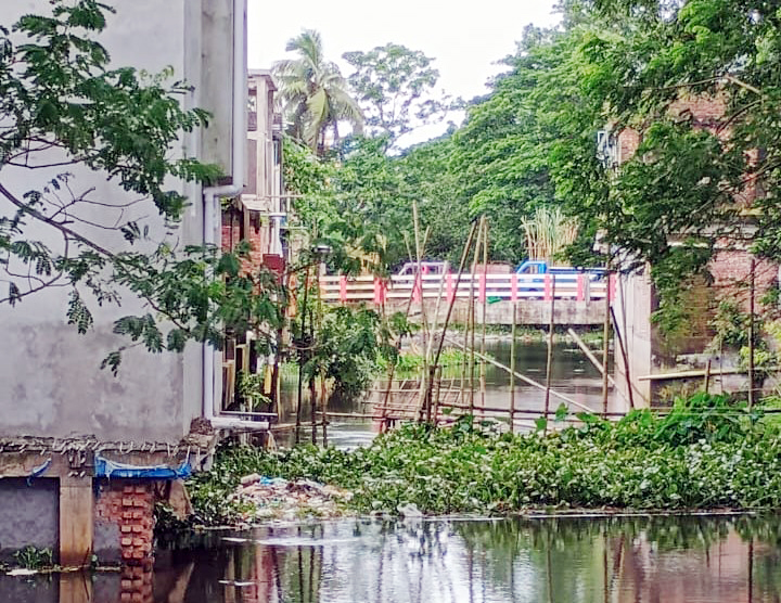 মহেন্দ্র খাল দখলে জলাবদ্ধতার দুর্ভোগে লাখো মানুষ