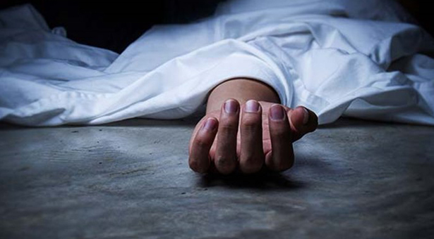 মহাসড়কের পাশে যুবকের লাশ