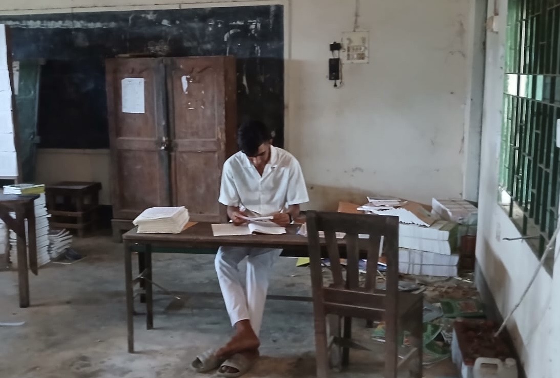 এসএসসি পরীক্ষার বোর্ড খাতা মার্কিং করছেন দশম শ্রেণির ছাত্র, ভিডিও ভাইরাল
