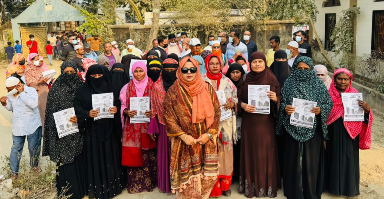 ড. মোশাররফের পক্ষে পুত্রবধূ নাঈমার গণসংযোগ