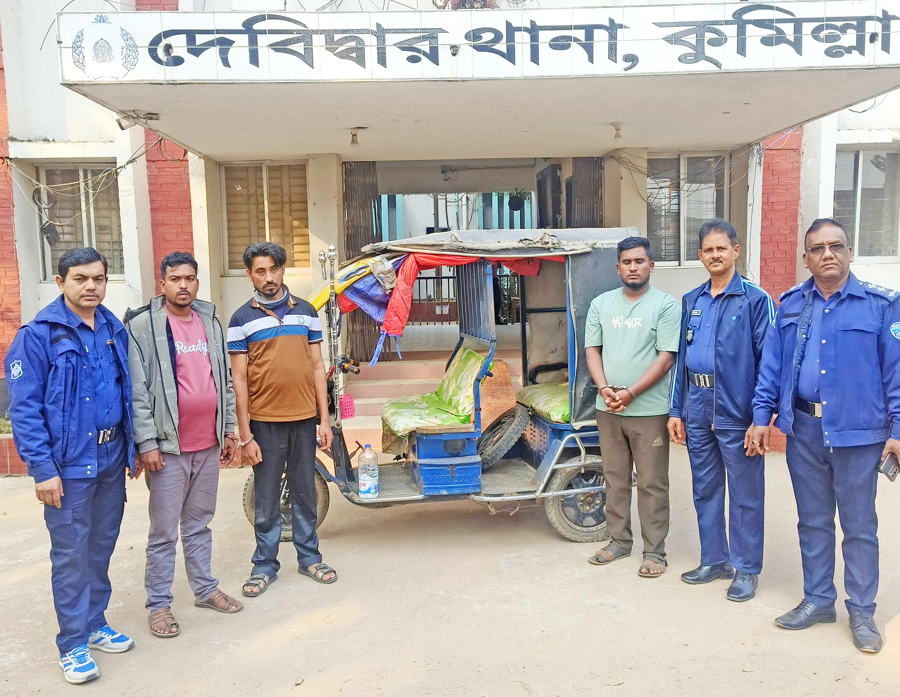 দেবীদ্বারে অটোরিকশা চালক হত্যার ঘটনায় তিনজন গ্রেপ্তার