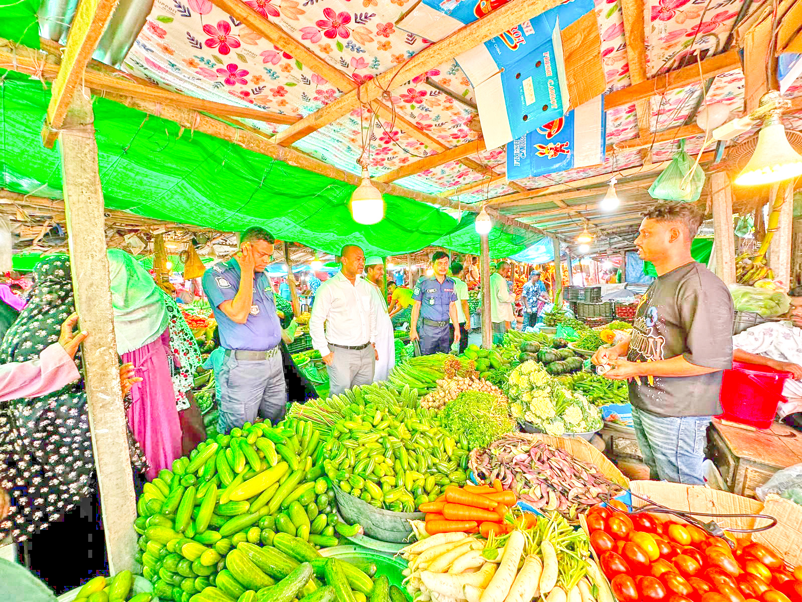 দেবীদ্বার কাঁচা বাজারে অভিযান, ৮ ব্যবসায়ীকে জরিমানা
