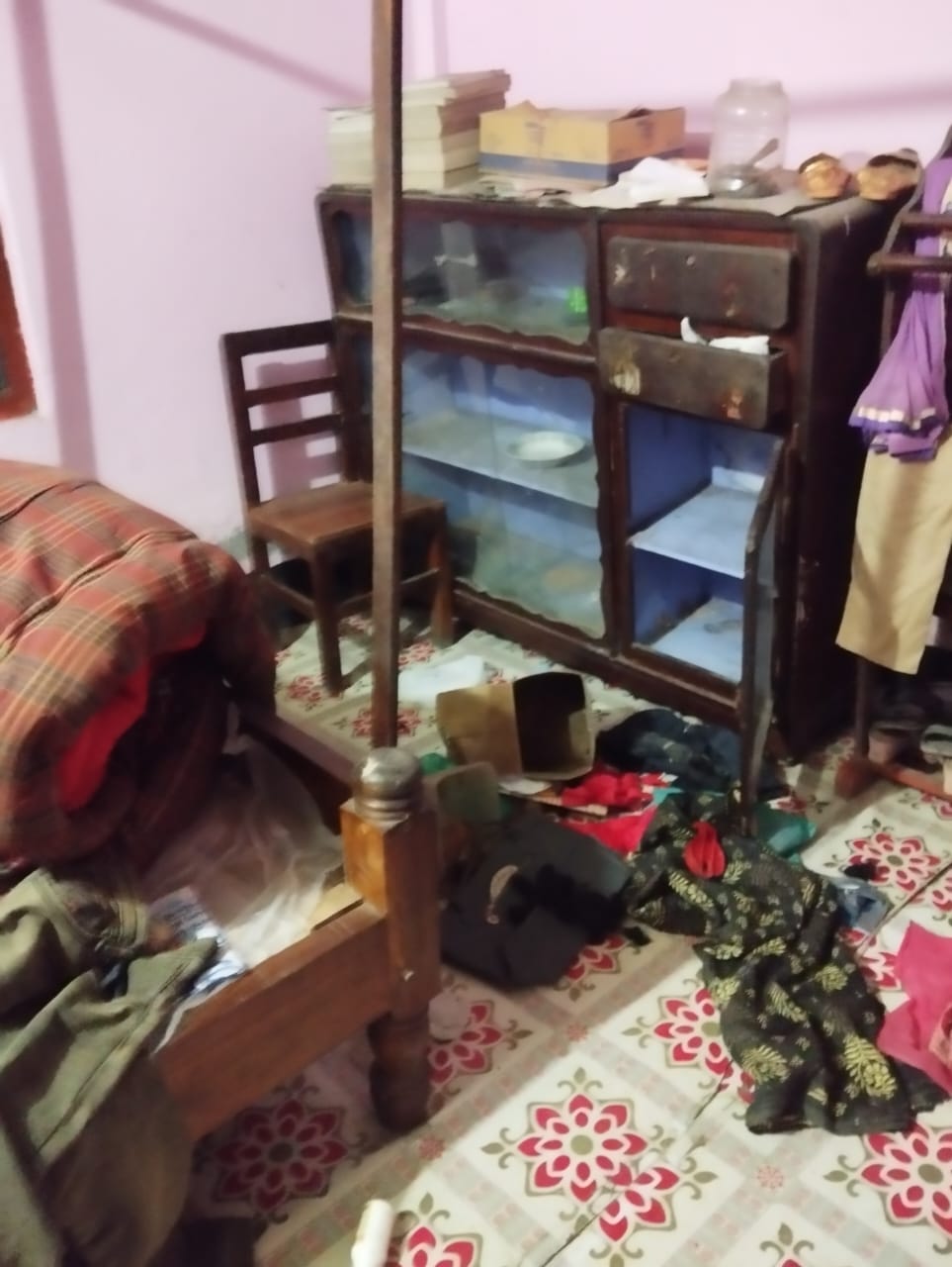 দেবীদ্বারে খামারির বাড়িতে ডাকাতি