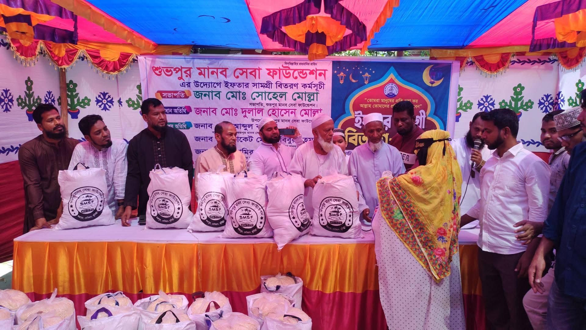 দেবীদ্বারের মানবসেবা ফাউন্ডেশনের উদ্যোগে ২৫০ টি পরিবারকে ইফতার সামগ্রী উপহার