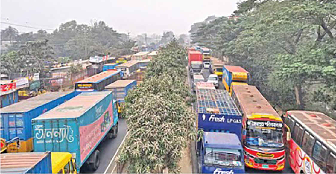 দাউদকান্দিতে মহাসড়কে ১২ কিলোমিটার যানজট