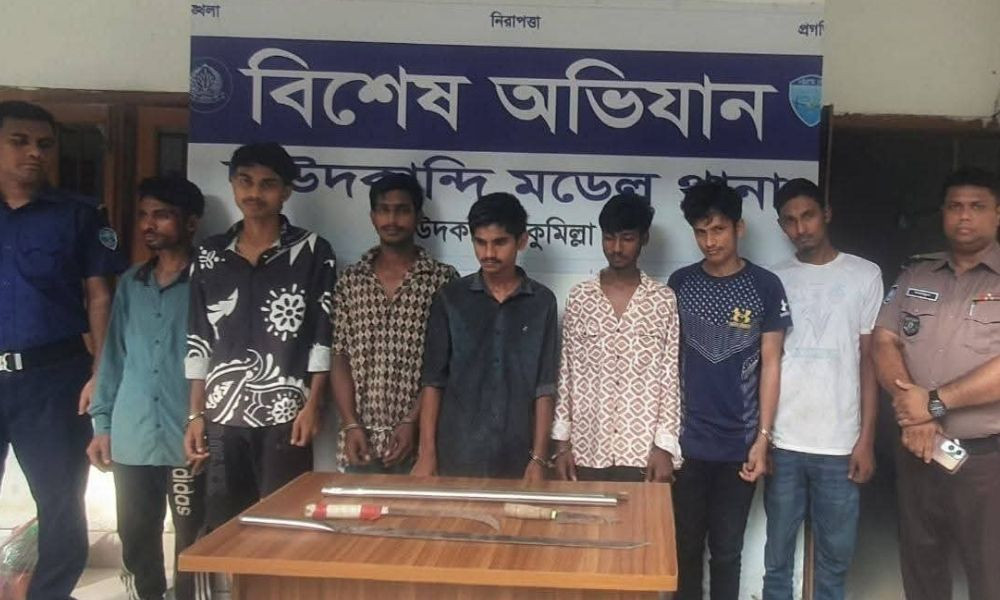 দাউদকান্দিতে ডাকাতির প্রস্তুতিকালে ৭ জনসহ গ্রেপ্তার ৮